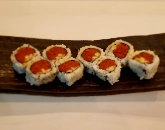Spicy Tuna Roll, fresh tuna with spicy mayo and scallions