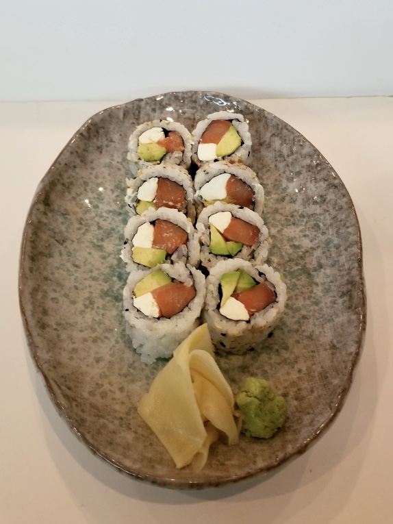 Philadelphia Roll, smoked salmon with cream cheese and cucumber